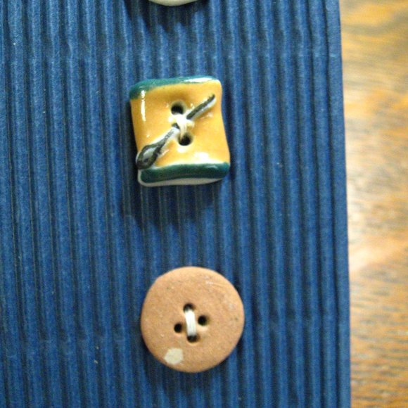 🧵 Incomparable Buttons Sewing Tools - Picture 3 of 6